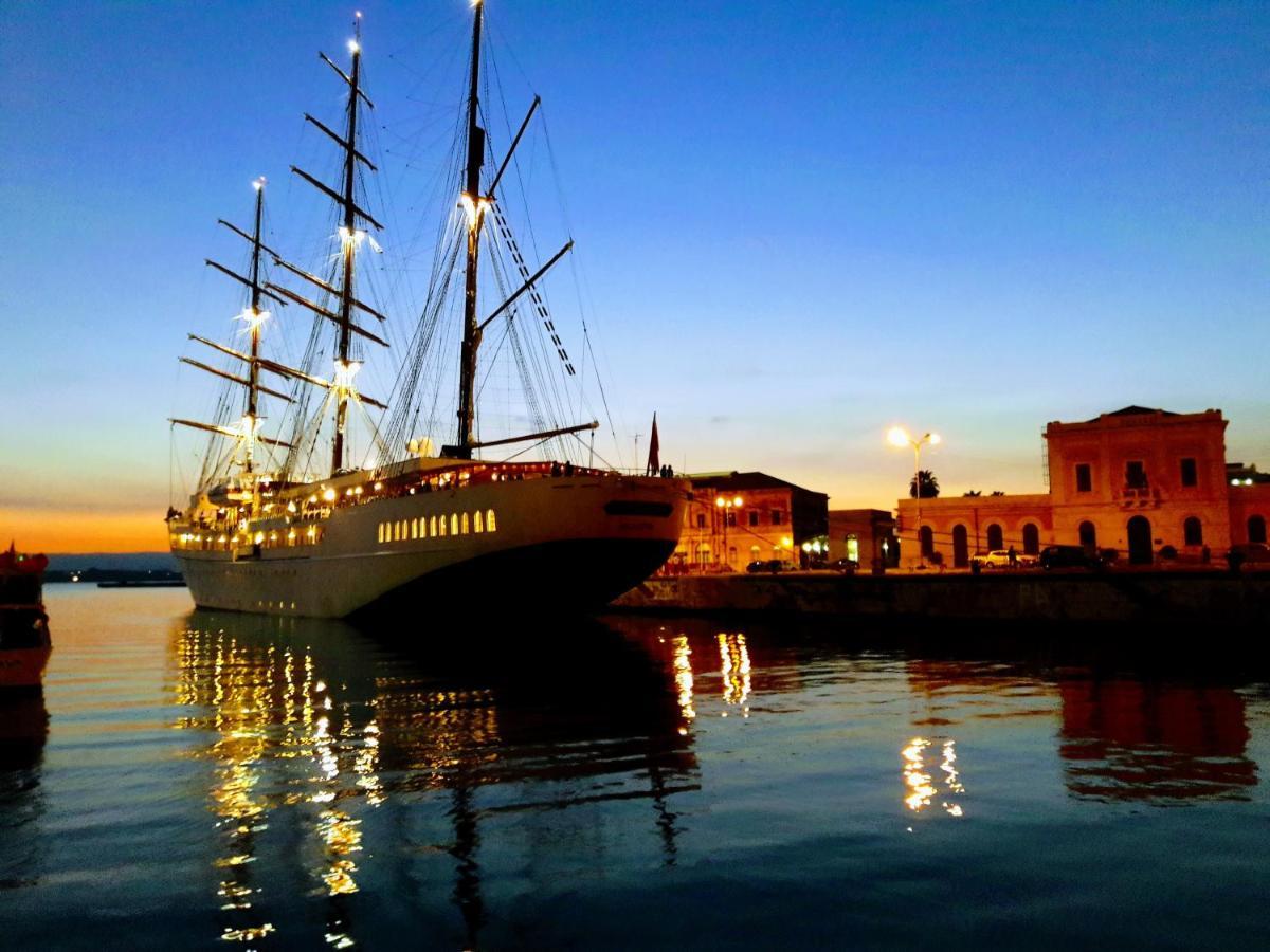 Elegante Appartamento In Palazzo Storico Ortigia Syrakusa Exteriör bild